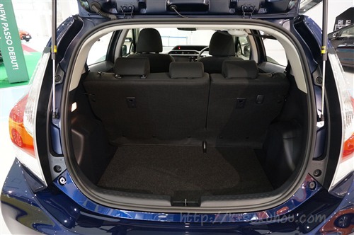 荷室が広いのはどっち ヴィッツ ハイブリッドとアクアを徹底比較 試乗レビュー速報 軽自動車選び Com