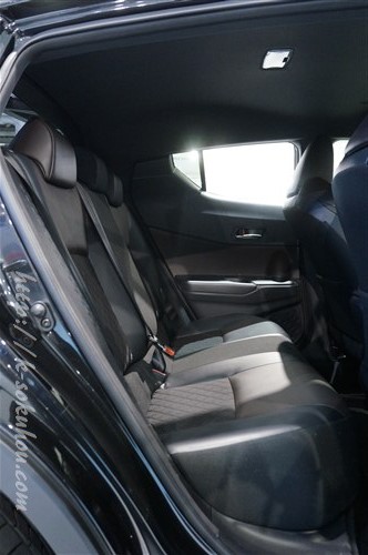 新型chr C Hrの乗降性はどう 乗り降りをして気になった事とは 試乗レビュー速報 軽自動車選び Com