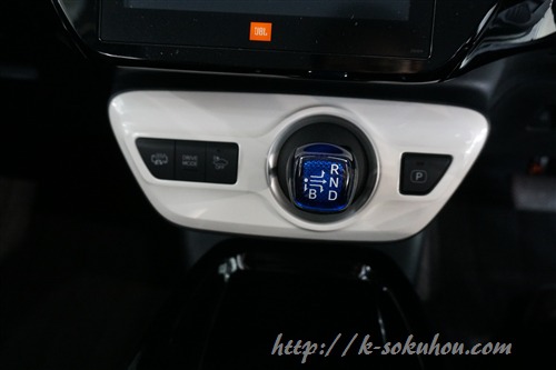 新型プリウスphvのインパネ 実車を見て不満に感じた３つの事とは 試乗レビュー速報 軽自動車選び Com