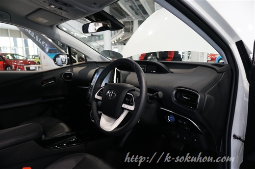 新型プリウスphvのインパネ 実車を見て不満に感じた３つの事とは 試乗レビュー速報 軽自動車選び Com