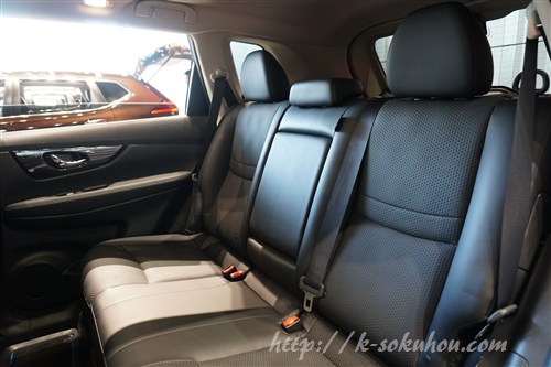 リクライニング幅はどれくらい 新型エクストレイルの後部座席 試乗レビュー速報 軽自動車選び Com リクライニング幅はどれくらい 新型エクストレイルの後部座席 試乗レビュー速報 軽自動車選び Com