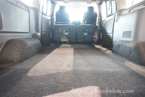 日産新型キャラバンnv350の荷室サイズを確認してみた 使い勝手は良い 試乗レビュー速報 軽自動車選び Com