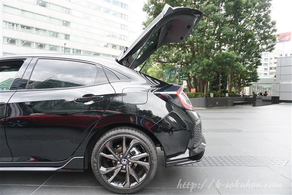 新型シビックの荷室サイズ比較 ハッチバックとセダンの違いはどのくらい 試乗レビュー速報 軽自動車選び Com